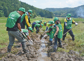 コウノトリ餌場　再整備　越前市　ビオトープの水路掘り