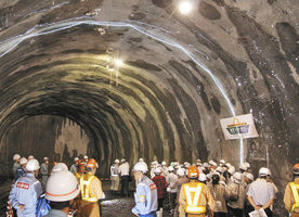 冠山峠道路 県境到達 福井県側進む工事　住民招き見学会