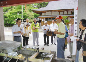 英語で観光案内ＯＫ？　ボランティアガイドつるが　英語力向上へ