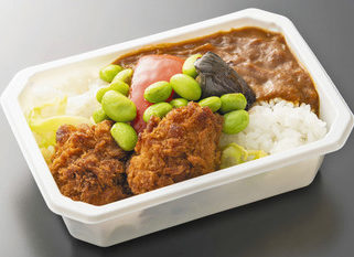 【地域】大野産ソース空の旅に彩り カツカレーと相性抜群