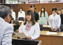 【地域】ＪＫ課 ６年目始動 鯖江市長、メンバーに委嘱状