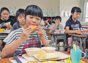 【地域】「金福あっさり、銀福甘い」 福井・順化小給食に特産スイカ