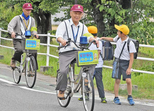 【地域】自転車見回り10年 福井・木田「安全・安心パトロール隊」