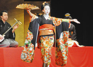 【地域】17歳 芸妓への第一歩 加藤さん(福井高専2年)初舞台