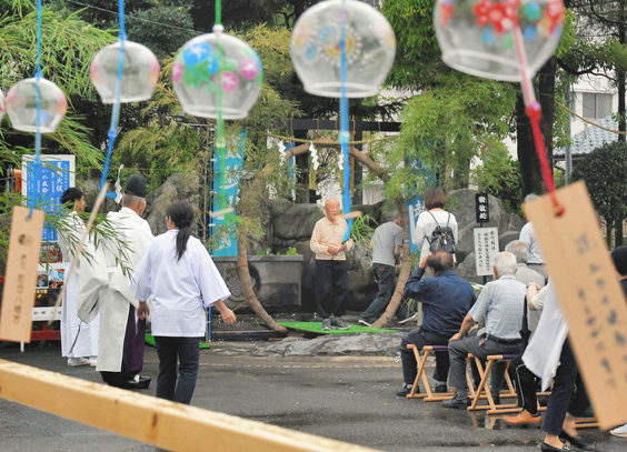 【地域】「願い」つるし、くぐる　福井・和田八幡宮