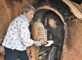 【地域】発足50周年「妙の会」窯出し 越前焼 6日から作品展