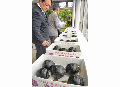 【地域】福岡さんに最高賞　鯖江・吉川ナス品評会