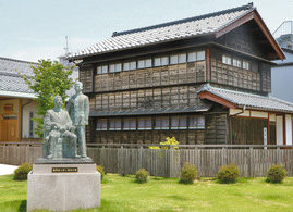 【地域】厳九郎の日常表れた品々　記念館開館３５年