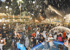 【地域】あわら湯かけまつり　“戦湯開始”暑さ洗い流せ