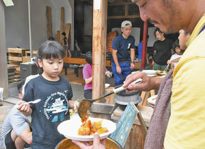 うマイ★カレー試食 大野の有志 栽培・収穫の具材格別