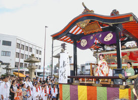 【地域】敦賀まつり「宵山巡行」 山車舞台 あでやか踊り