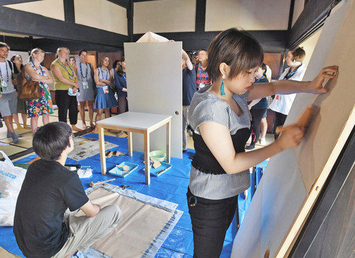 【地域】ふすま文化、継承に力 東大サークル、越前市で合宿