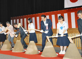 【地域】４→２車線化に　歩行空間着工式