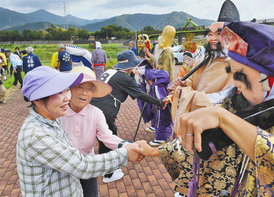 【地域】「長生きできるかしら」　南越前町で七福神祭り