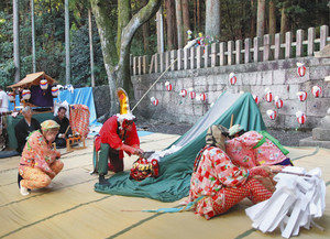 【地域】迫力の赤崎獅子舞　八幡神社で奉納　五穀豊穣願う