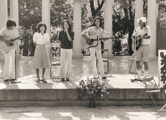 歌声に円熟味バンド仲間と「昭和の青春」　春江で同窓会一日限定復活