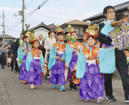 20年ぶり稚児行列華やか　若狭町・浄蓮寺　町内外の100人参加