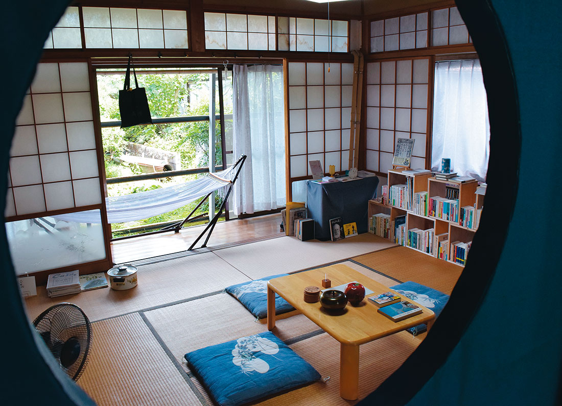 月刊ウララ10月号から“かなり見せ”企画！「What’s Hot?」