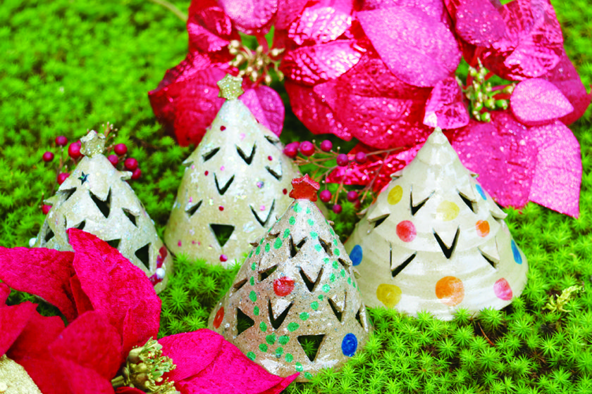 『灯りがともるやきもののクリスマスツリーにデコろう！』