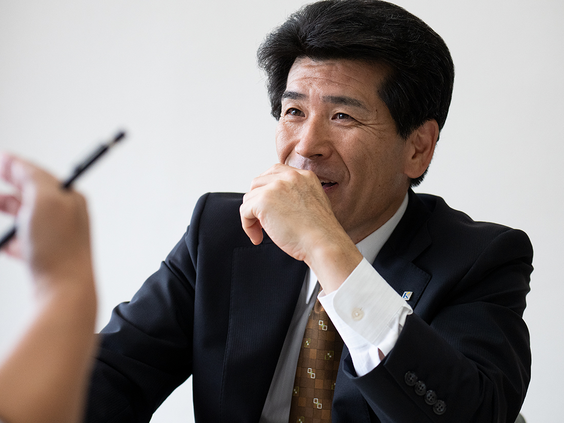 啓新高校（福井市）の理事長兼校長の荻原昭人さん