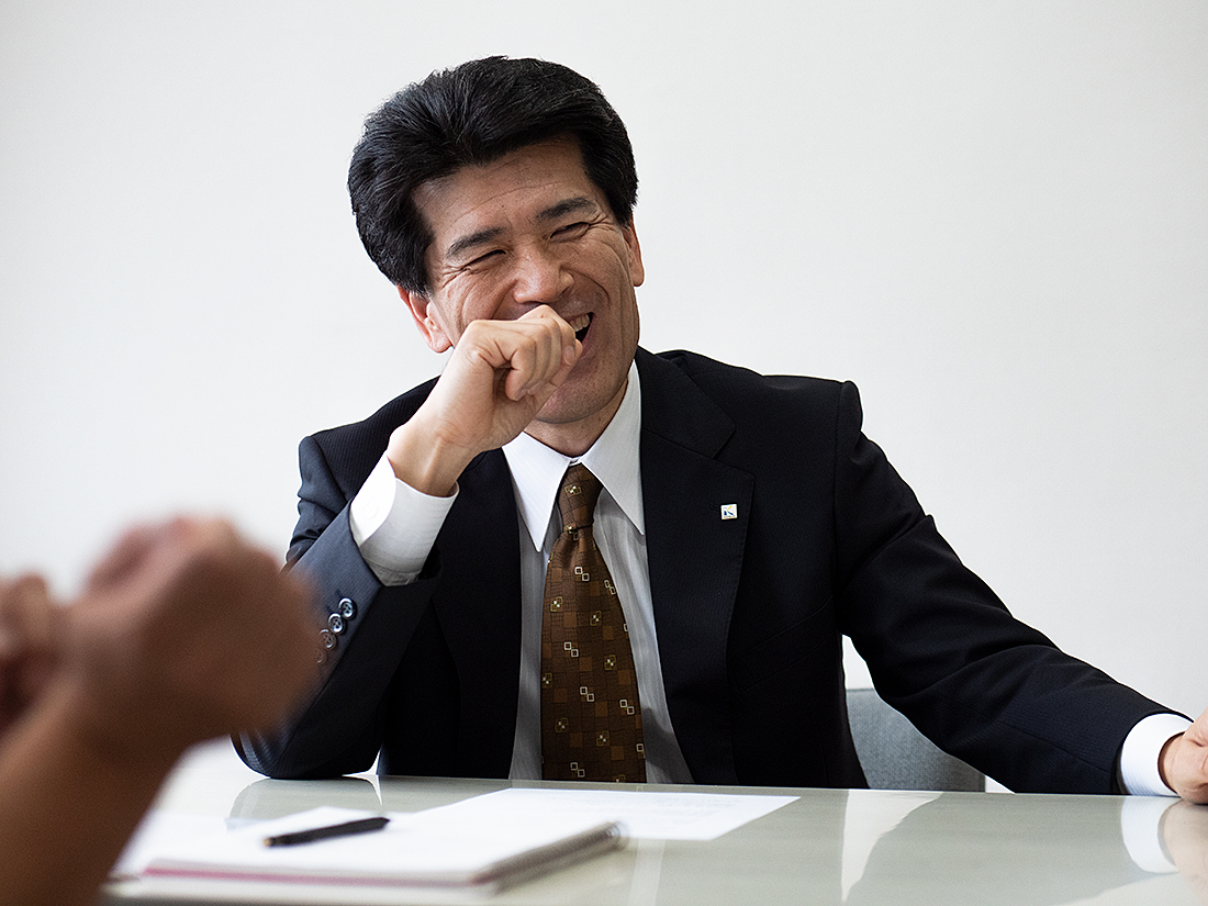 啓新高校（福井市）の理事長兼校長の荻原昭人さん