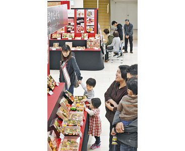 早くも正月気分、おせち予約続々　百貨店や量販店