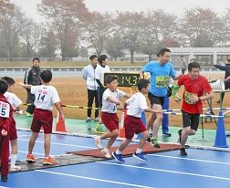 １１６チーム、たすきつなぐ　大野で奥越ふれあい駅伝