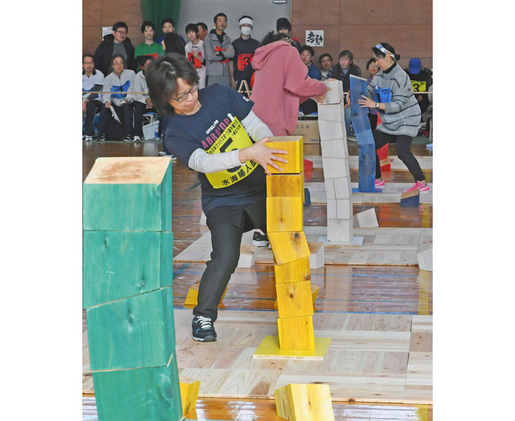 間伐材使い競技　　池田で全日本大会