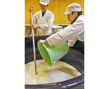 大野の酒造り「さすが」　南部酒造場　東農大生が特別実習