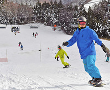 初滑りさっそう　スキージャム勝山オープン