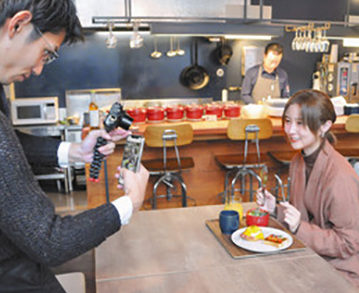 モデルまつきりなさん、東尋坊など訪問　インスタ発信でＰＲ