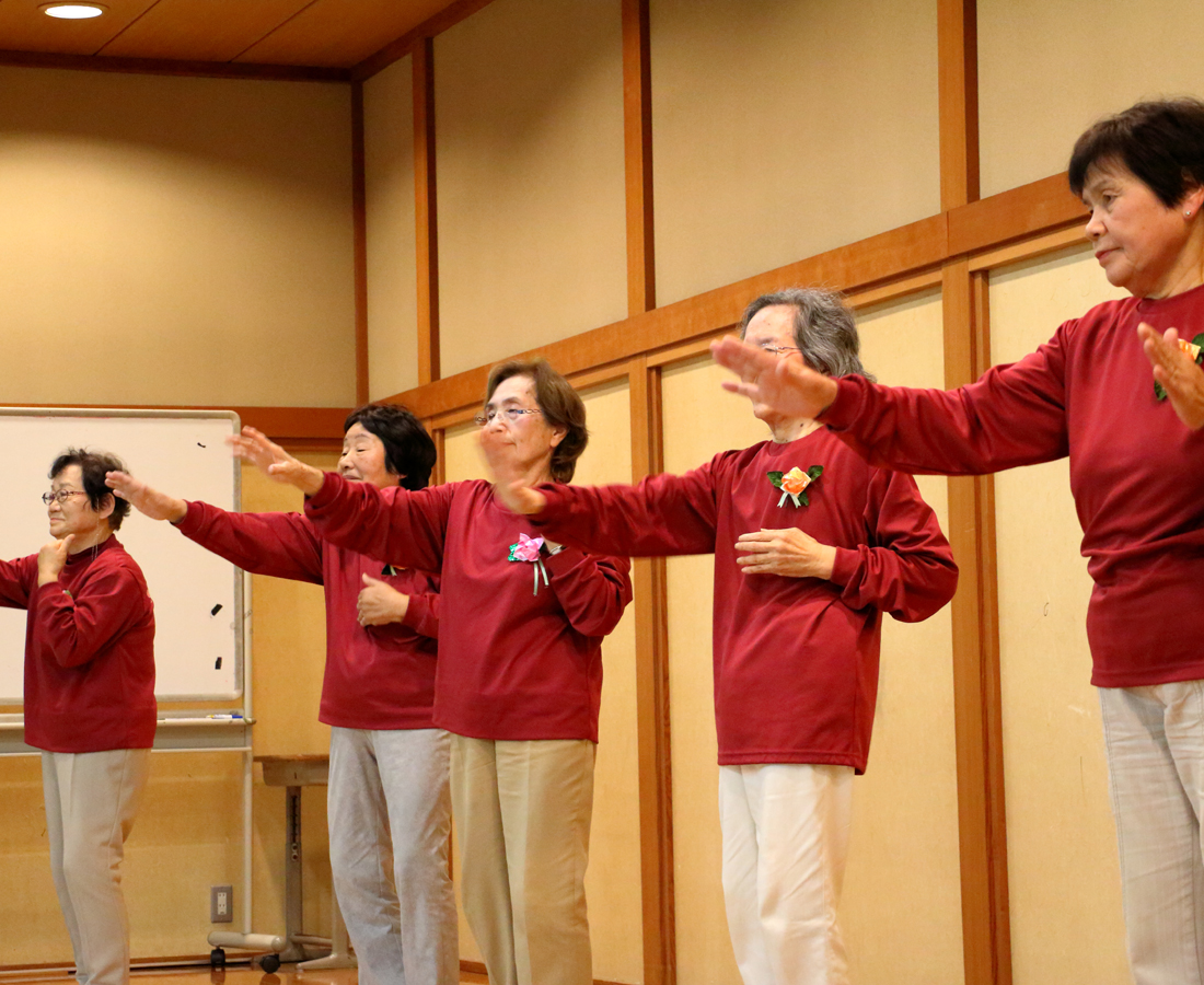 鯖江の健康長寿アイドルグループはやっぱり輝いていました‼「SBE80!」