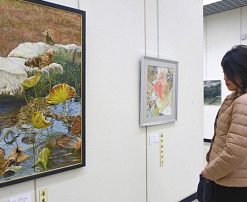 福井で県勤労者美術展始まる　絵画、書道など力作２３０点