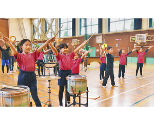 県内唯一　小学生マーチングバンド　　木田クラブ　見せる演奏
