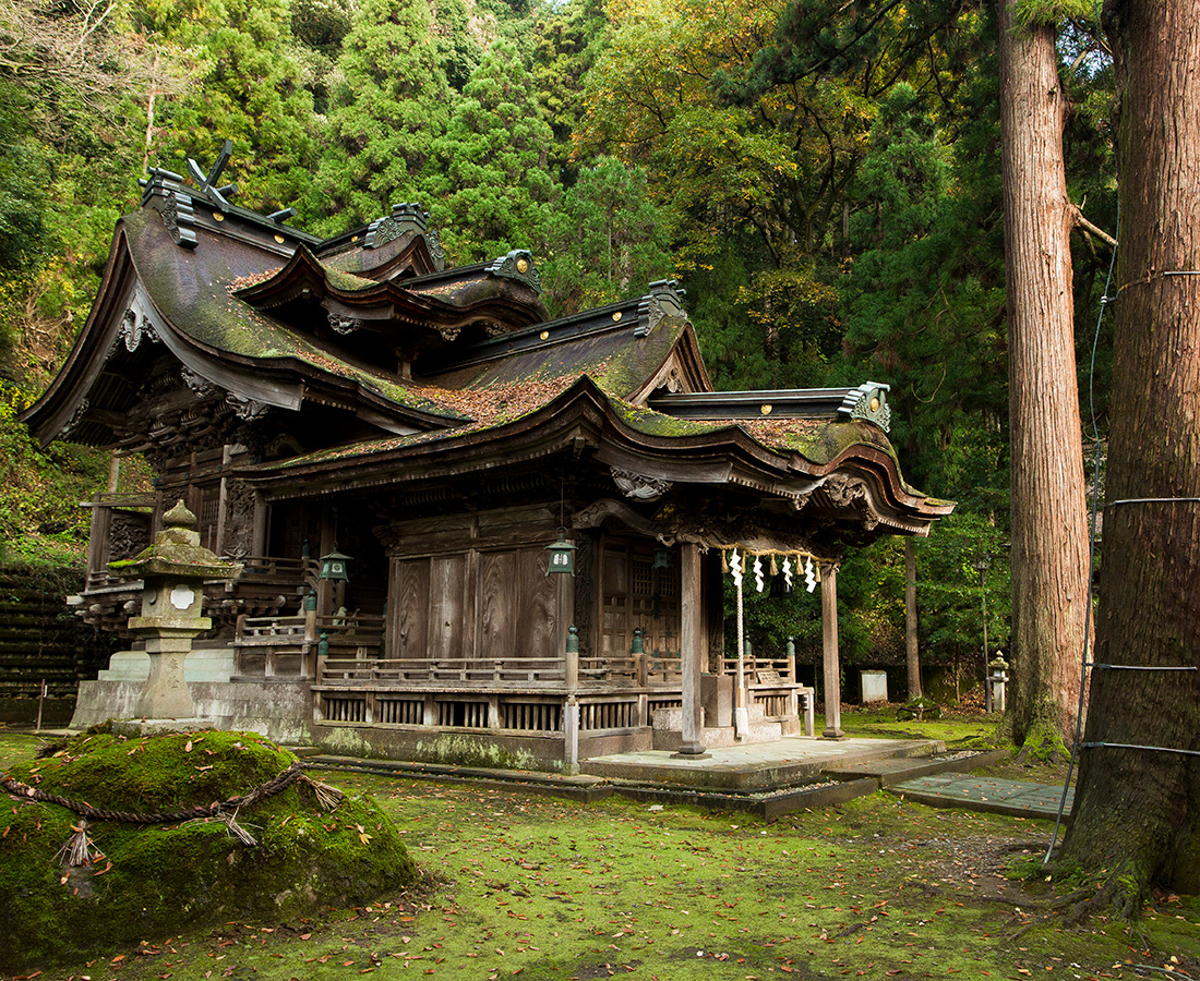 日本でも珍しい、紙の神様を祀る神社。│岡太神社・大瀧神社