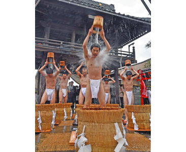 １００日間荒行終え宇野上人が帰山　永平寺町の円寿寺