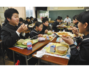 六条大麦がコロッケなどで給食に、福井　共立女子大の学生考案