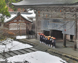 永平寺で上山始まる　強き決意とともに