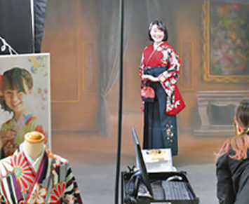 式中止でも残したい卒業写真　学生たちが連日来店