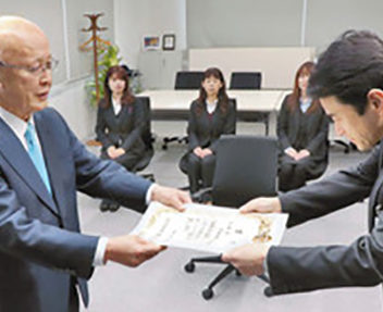 「健康づくり」前田工繊知事賞　喫煙率２７％から１％に