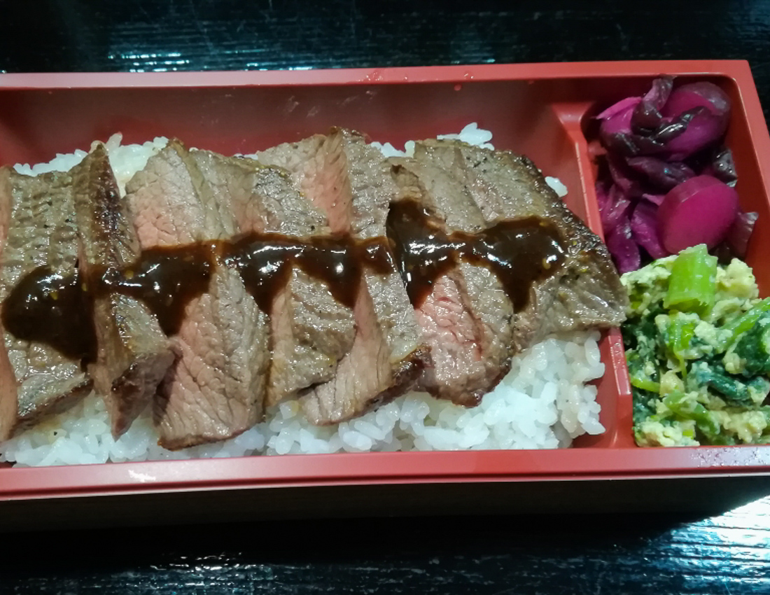 割烹 とりや