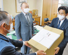 不審者対応　役立てて　坂井の会社　啓発グッズを寄贈