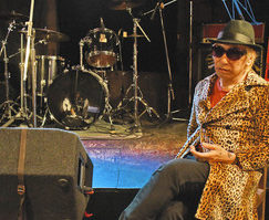 ライブハウス自問自答　福井の経営者　営業か休業か