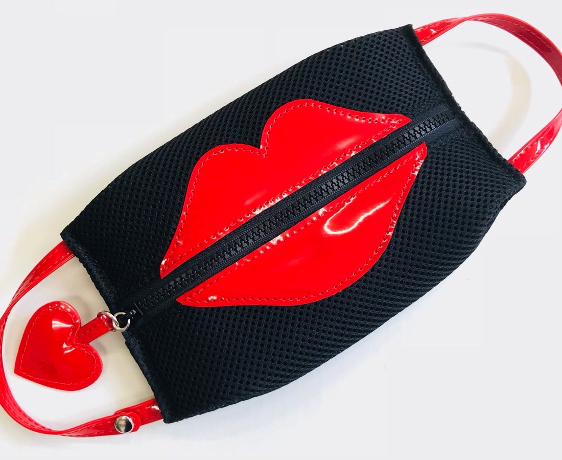 外出時の予備マスク保管に使いたい、バッグブランドが作ったキュートで万能なマスクケース。