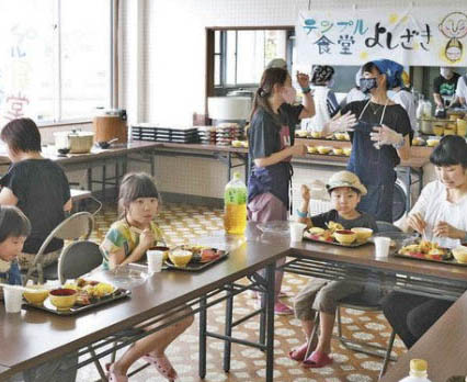 あわらの吉崎別院にコミュニティー食堂　世代を超えて楽しく会食