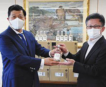 消毒用高濃度アルコール　黒龍酒造が県に１８０リットル　　新型コロナ　　セット