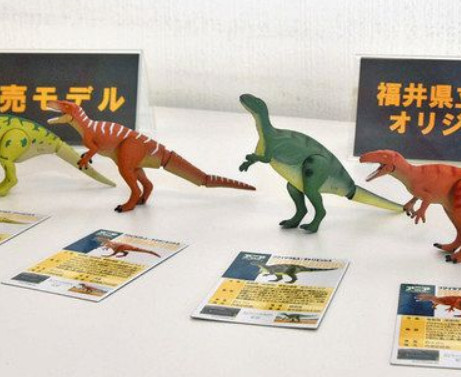 恐竜博物館　新たなコラボ　ＧＵＴシャツ　タカラトミーフィギュア