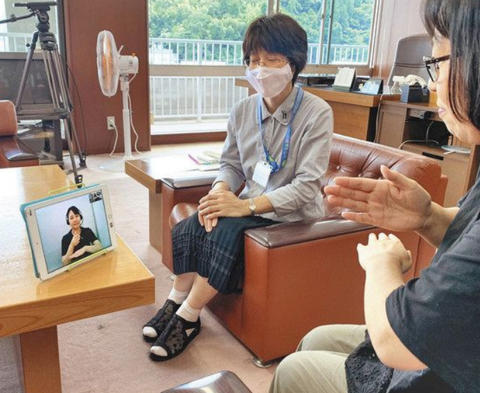 画面越し手話通訳　鯖江市　窓口応答スムーズに