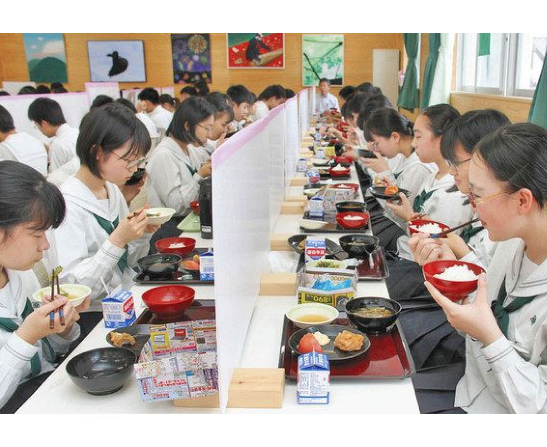 いちほまれ給食笑顔　高志中皮切りにスタート