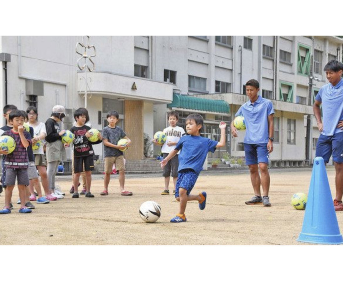 ユナイテッドの選手招き運動会　福井の殿下小児童